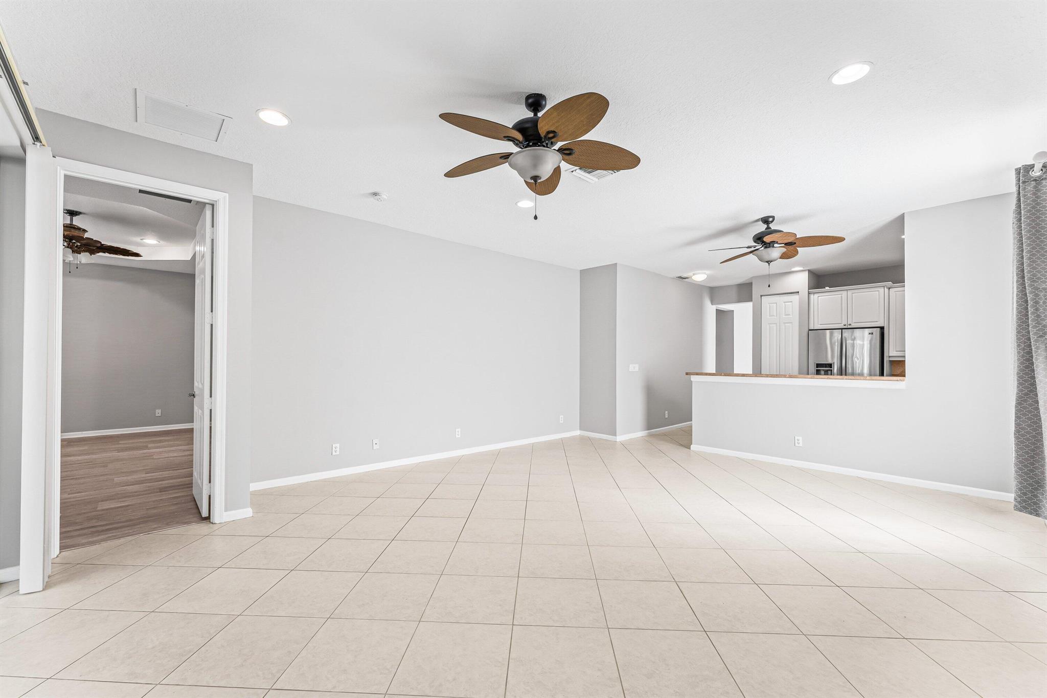 PALM BEACH PLANTATION - Residential Lease