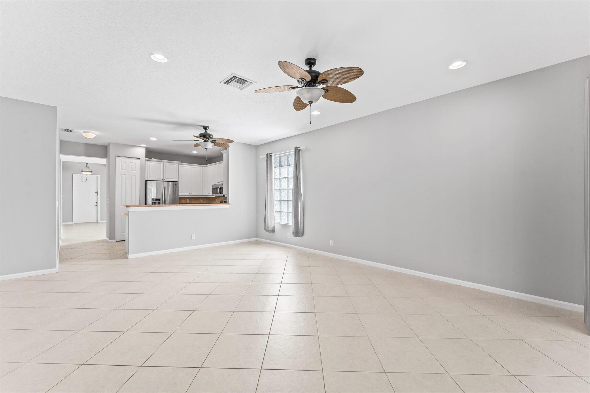 PALM BEACH PLANTATION - Residential Lease