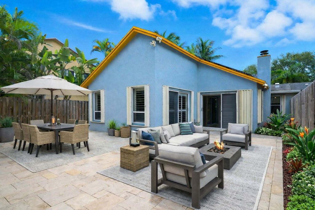 Photo of 605 SW 15th Street, Fort Lauderdale, FL 33315 (MLS # B26021938)