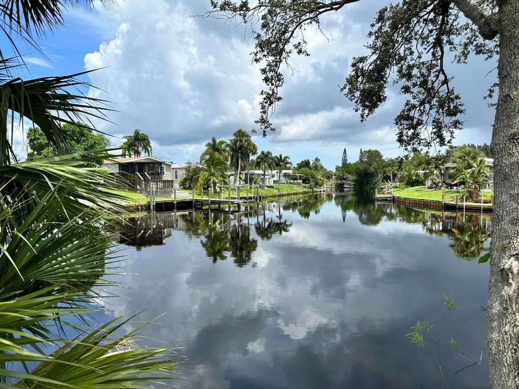 Photo of 111 SE Paradise Place, Stuart, FL 34997 (MLS # R10938901)