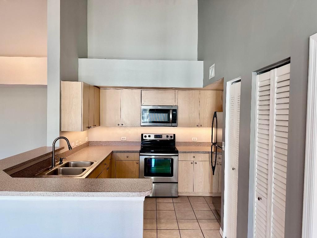 Photo of 1318 Villa Circle, Boynton Beach, FL 33435 (MLS # R10984586)