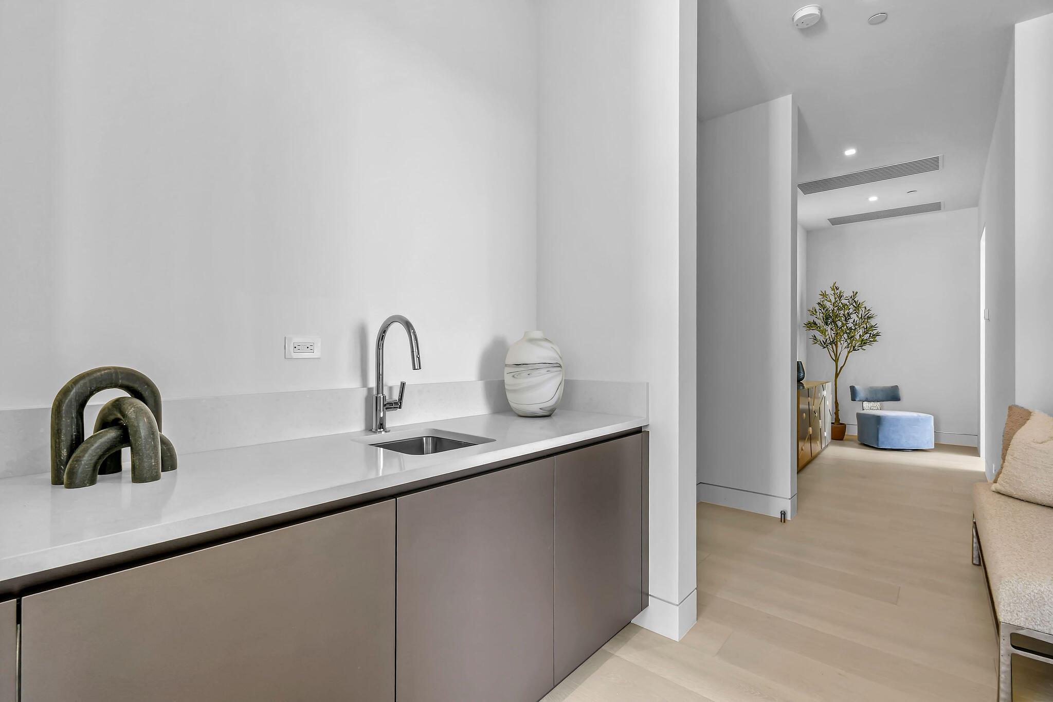 PANTHER NATIONAL AT AVENI - Residential