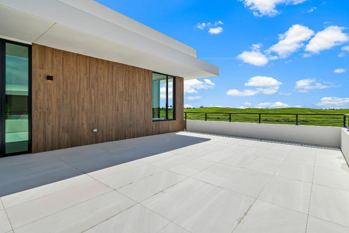 PANTHER NATIONAL AT AVENIR POD - Residential