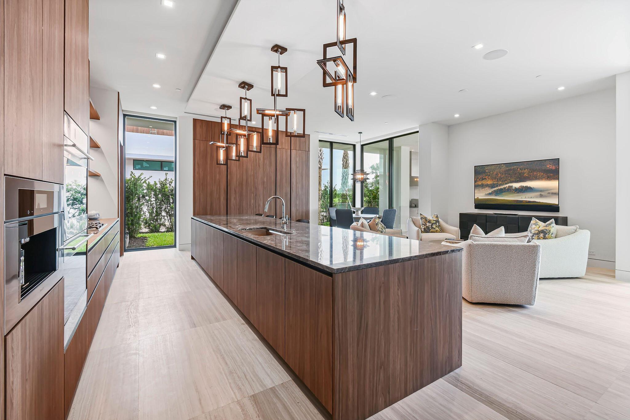 PANTHER NATIONAL AT AVENI - Residential