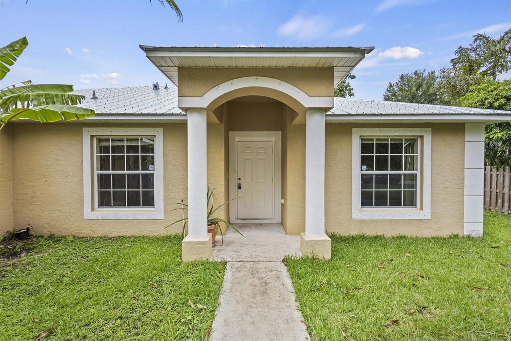 Photo of 2134 SW Savage Boulevard, Port Saint Lucie, FL 34953 (MLS # R11094289)
