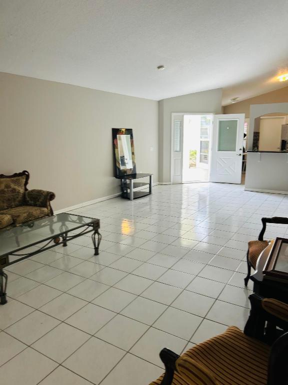 KINGS ISLE PHASE 1 - Residential