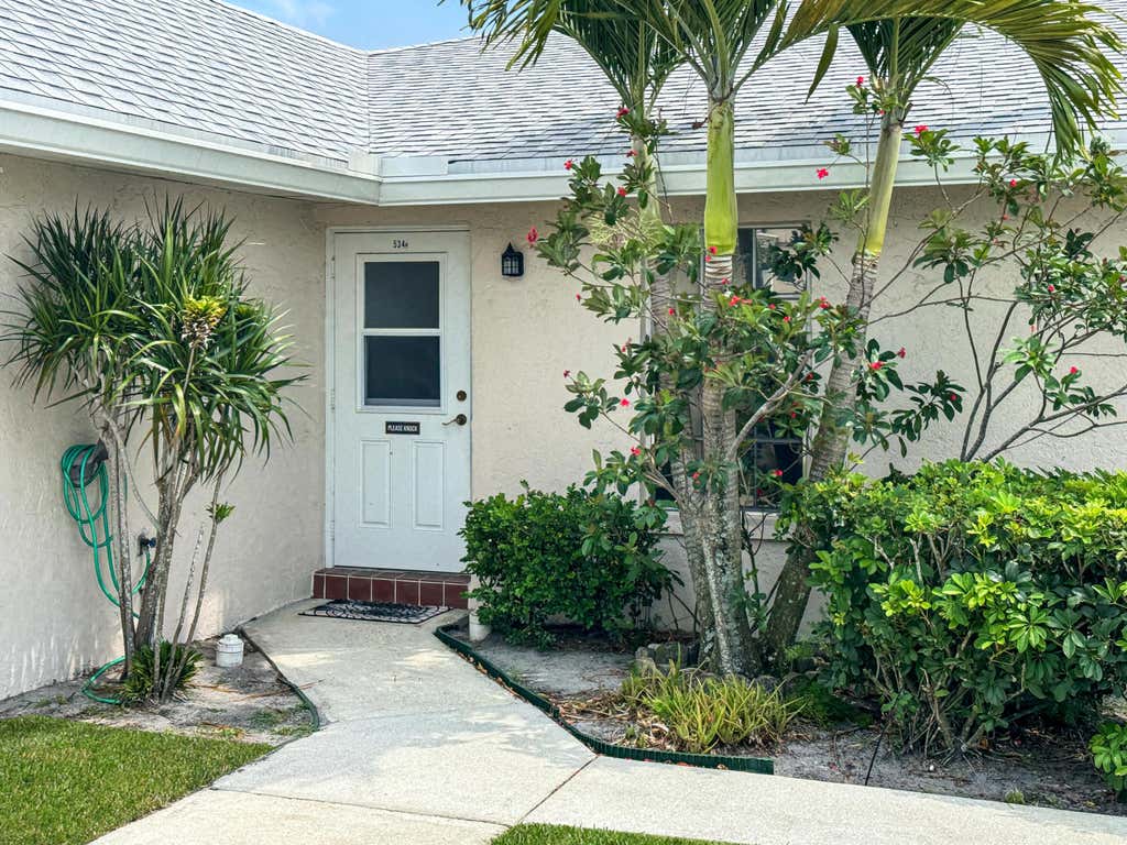Photo of 534 Franconia Circle #B, Lake Worth, FL 33467 (MLS # R10977700)