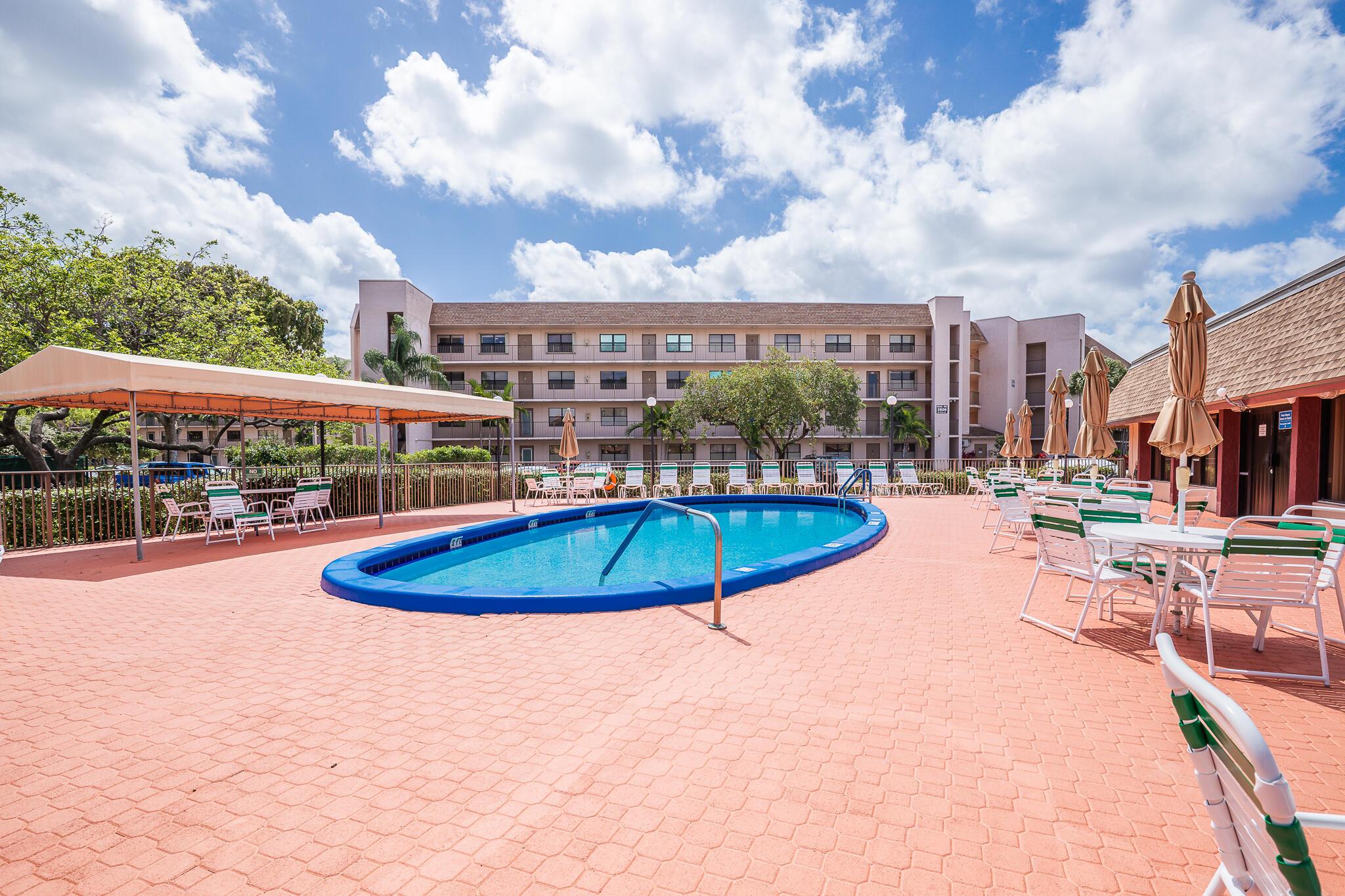 SUNRISE LAKES - Residential
