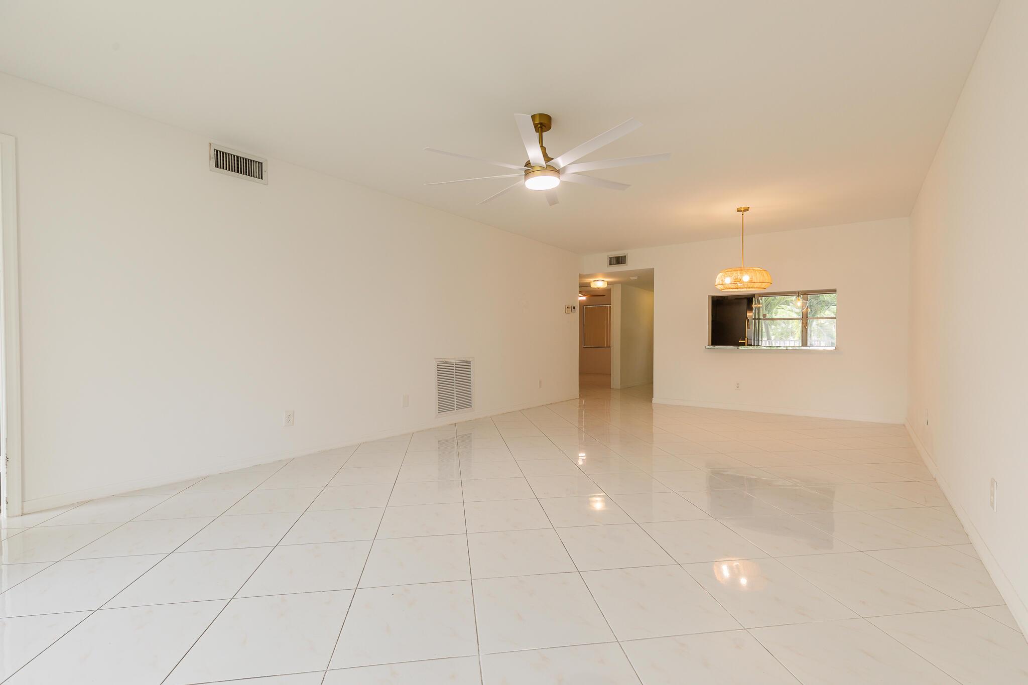 SUNRISE LAKES - Residential