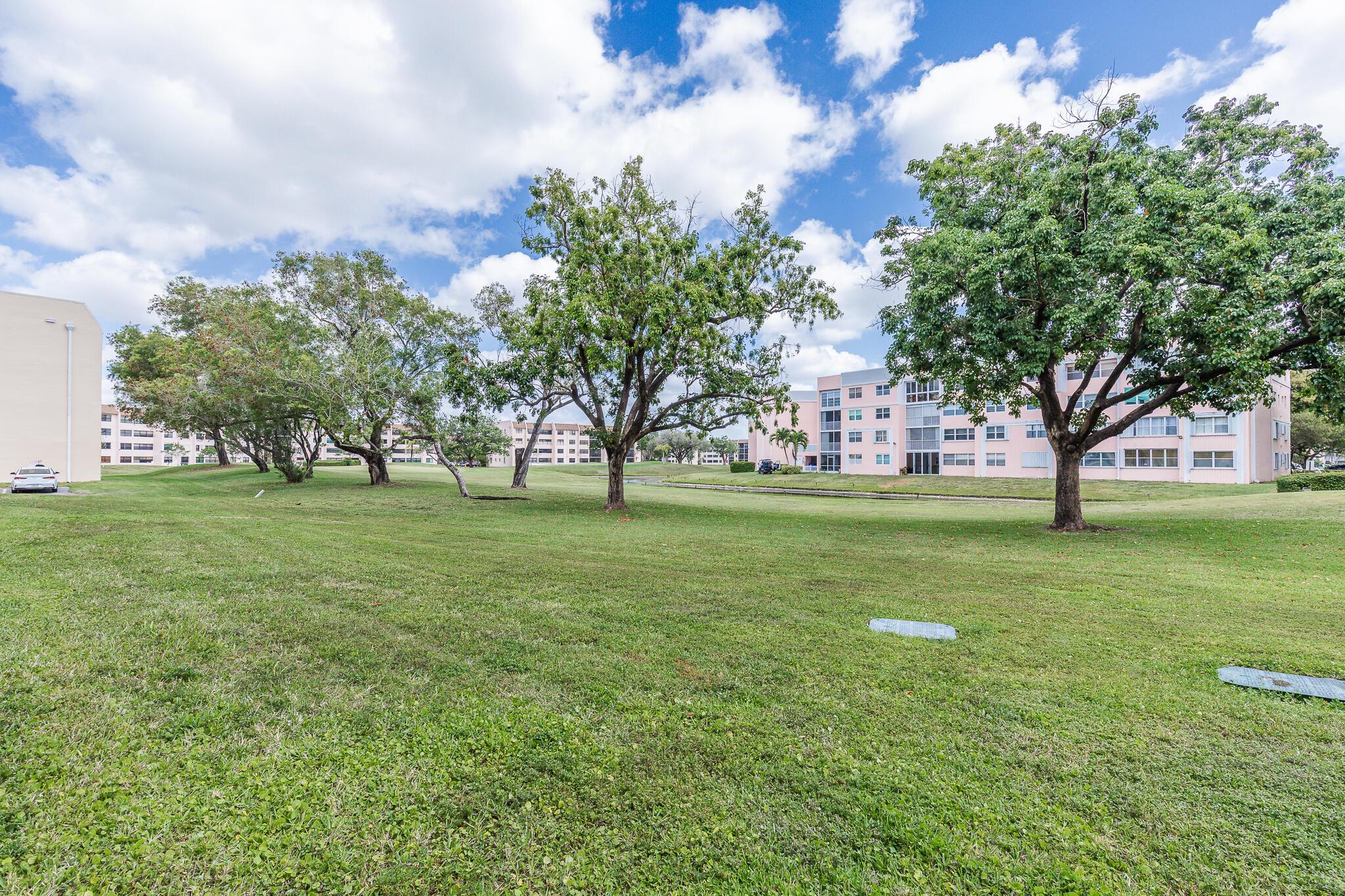 SUNRISE LAKES - Residential
