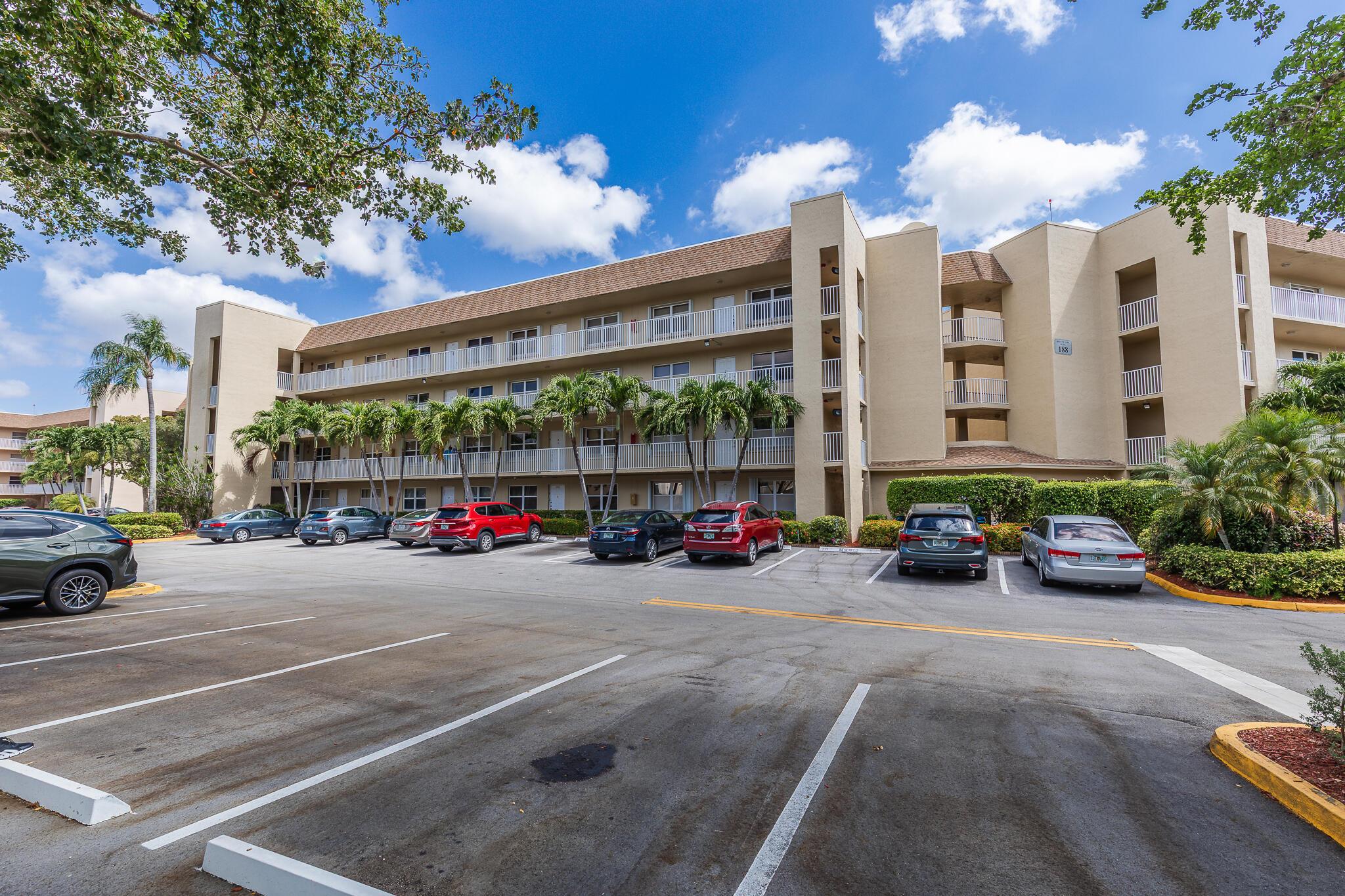 SUNRISE LAKES - Residential