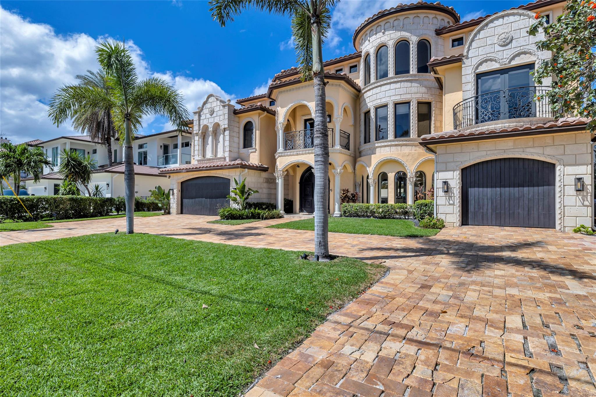 View photos, virtual tours, details... 1011 Rhodes Villa Avenue