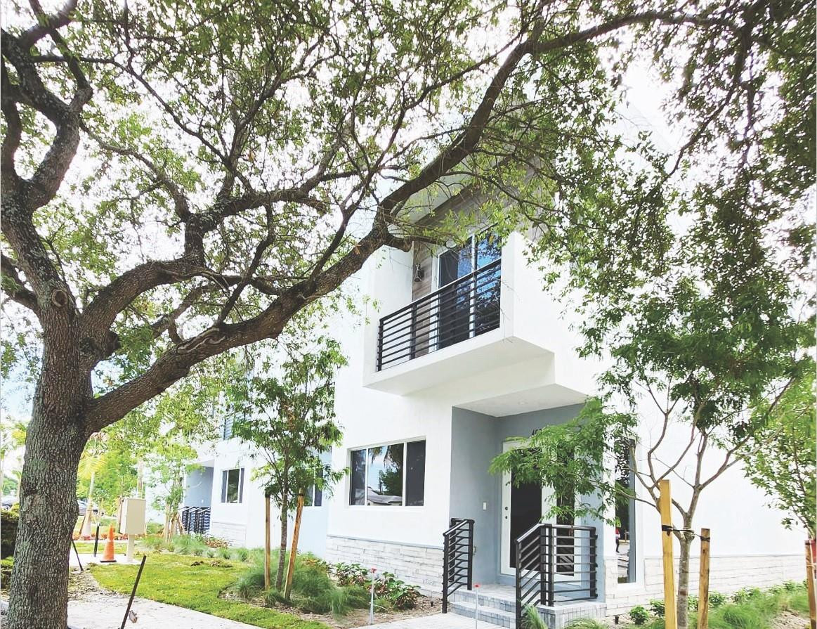 400 SE 22nd Street 1