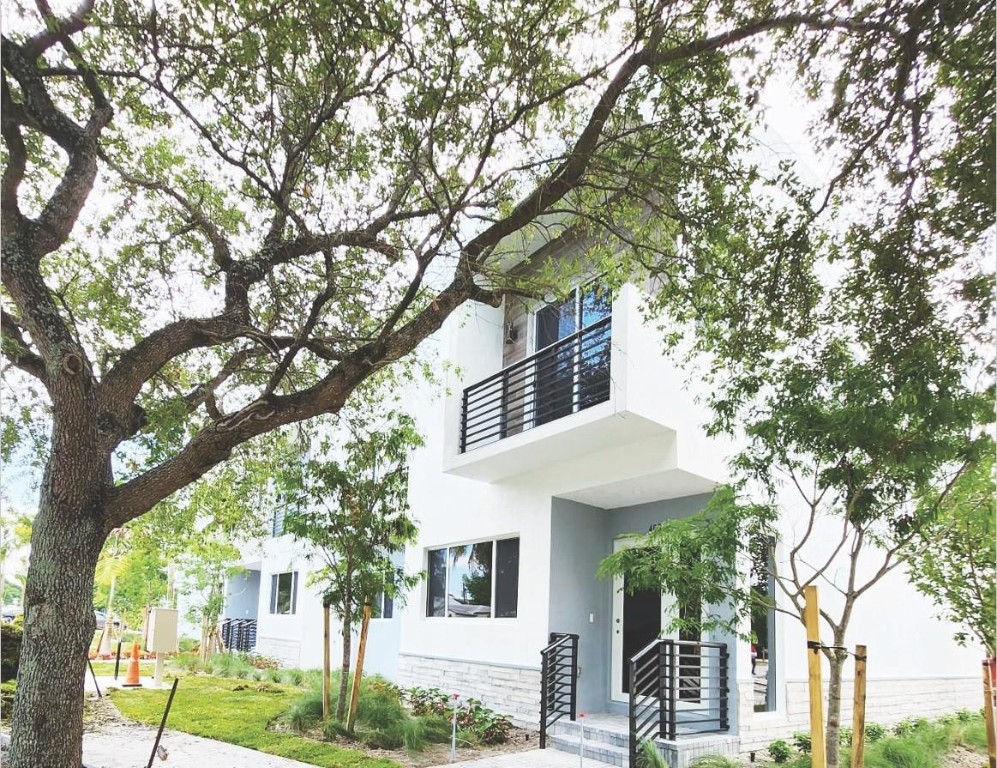 400 SE 22nd Street 1