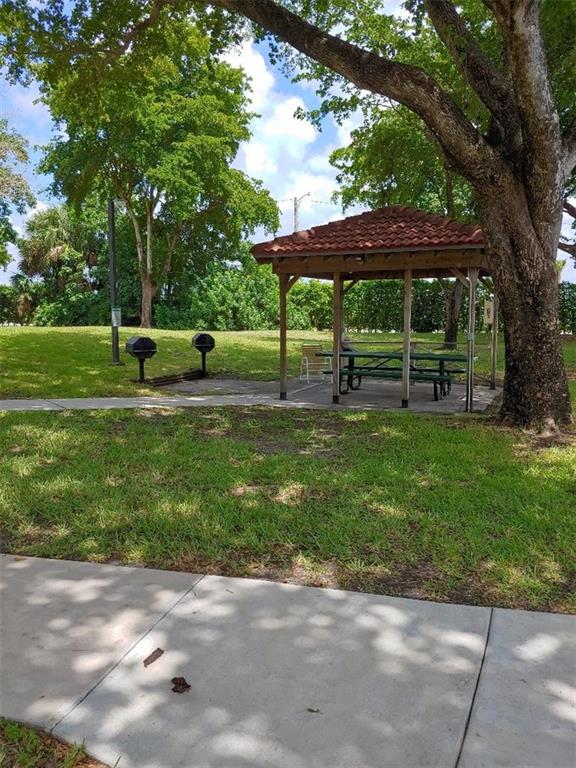 Lake Emerald - Residential