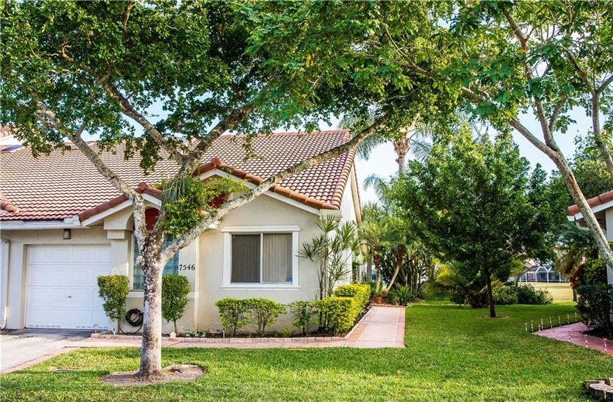 Fabulous corner unit in desirable Fairway Views!  This 3br/2ba villa sits directly on the Carolina Club golf course, offering endless views of a serene setting!  Outstanding features include: 1-car garage. split bedrooms, vaulted ceilings, formal dining area, tile flooring in living areas & wood in bedrooms, built-in wet bar, interior laundry room, screen-enclosed patio, exotic landscaping & more!  Community amenities include an exercise room, heated pool, clubhouse, etc.  Hurry, don't miss this one!