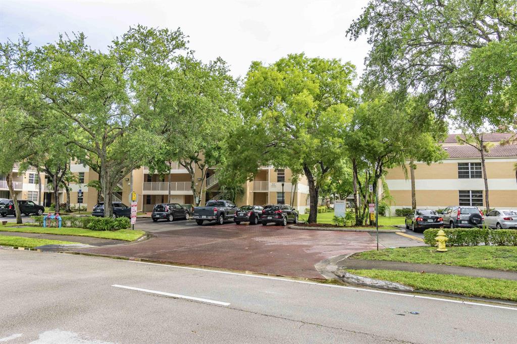 CORAL SPRINGS ESTATE TH IV CONDO - Residential