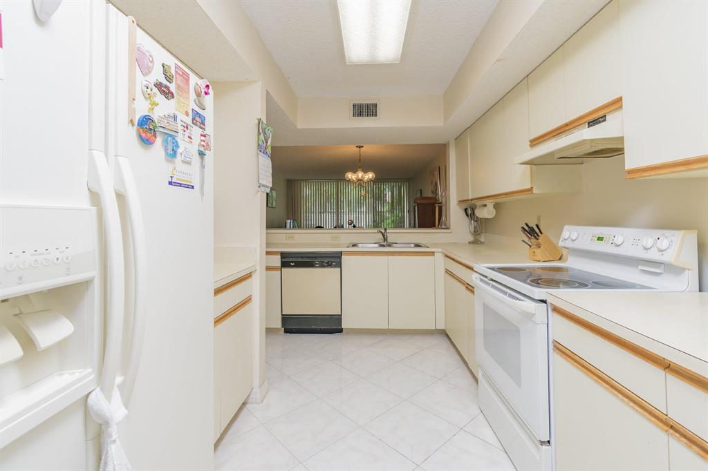 CORAL SPRINGS ESTATE TH IV CONDO - Residential