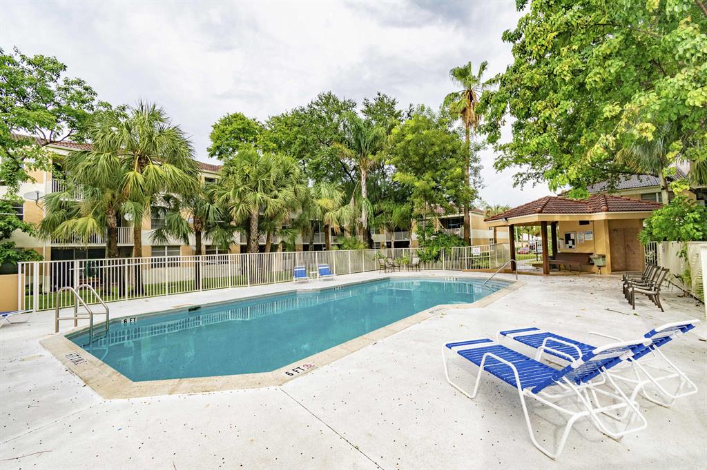 CORAL SPRINGS ESTATE TH IV CONDO - Residential