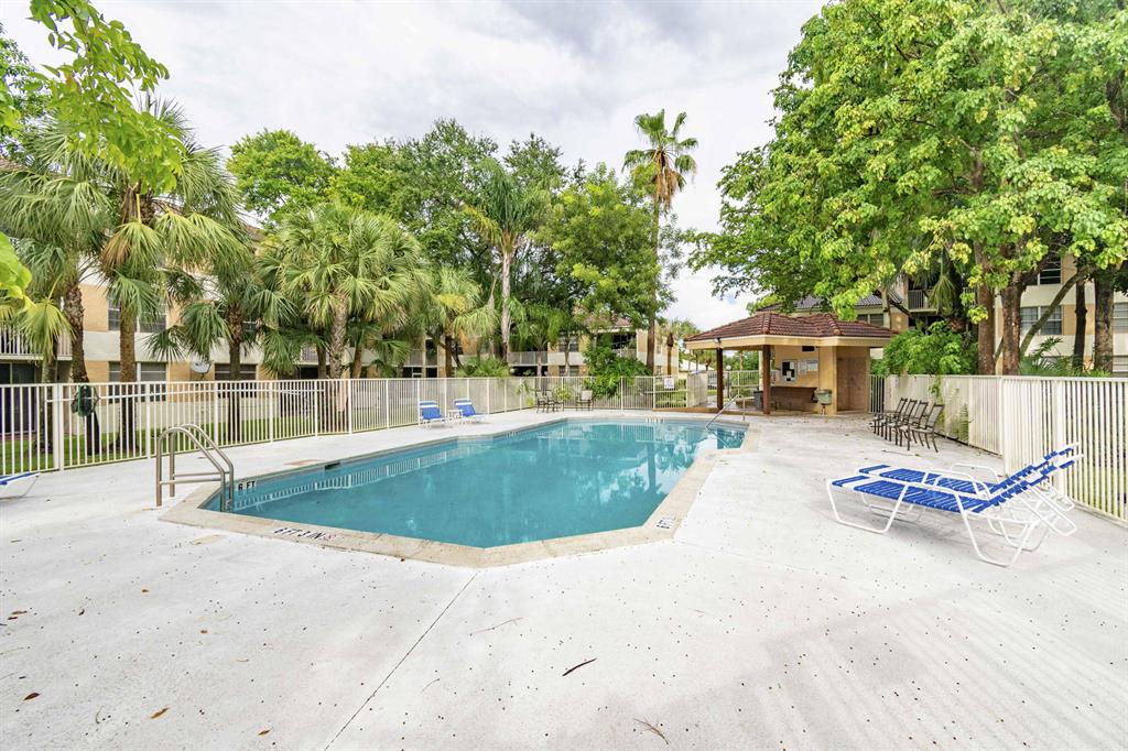 CORAL SPRINGS ESTATE TH IV CONDO - Residential