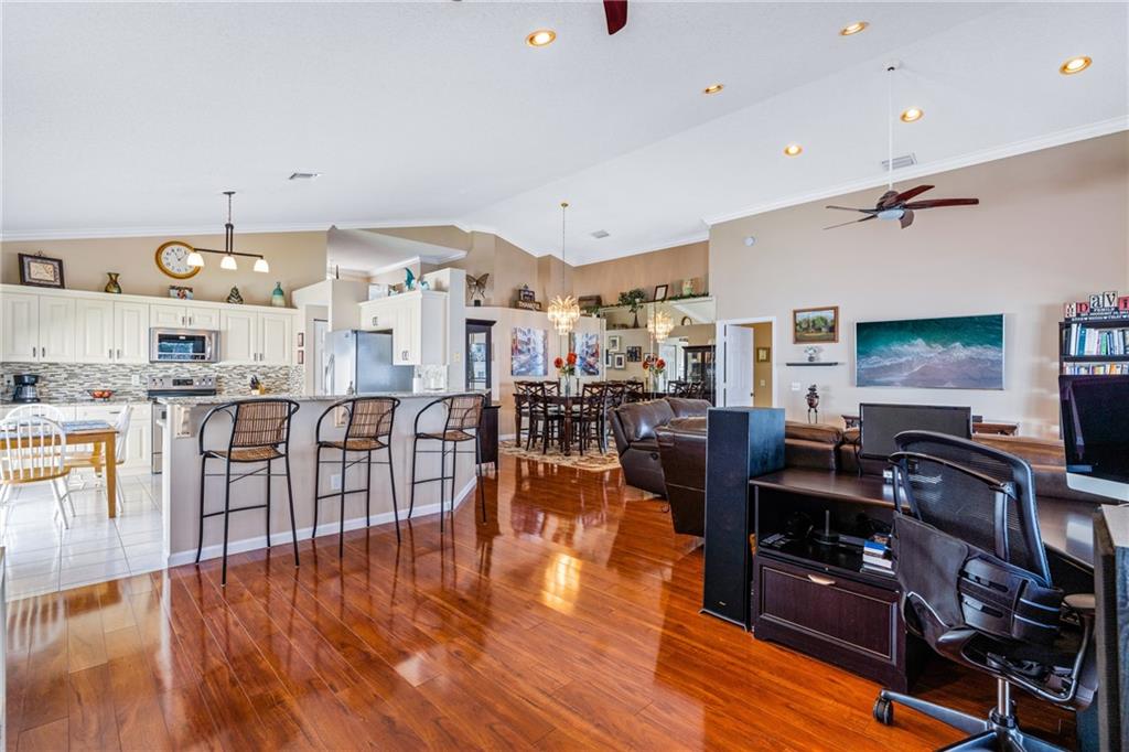 LAKE CHARLESTON - Residential