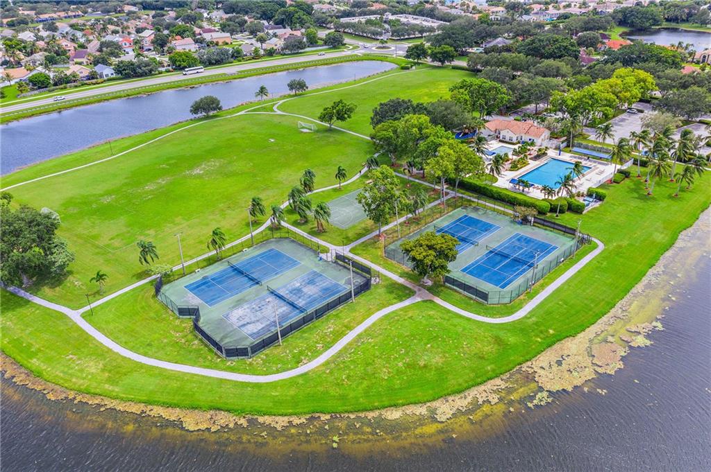 LAKE CHARLESTON - Residential