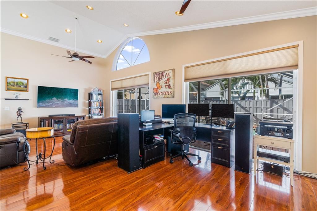 LAKE CHARLESTON - Residential