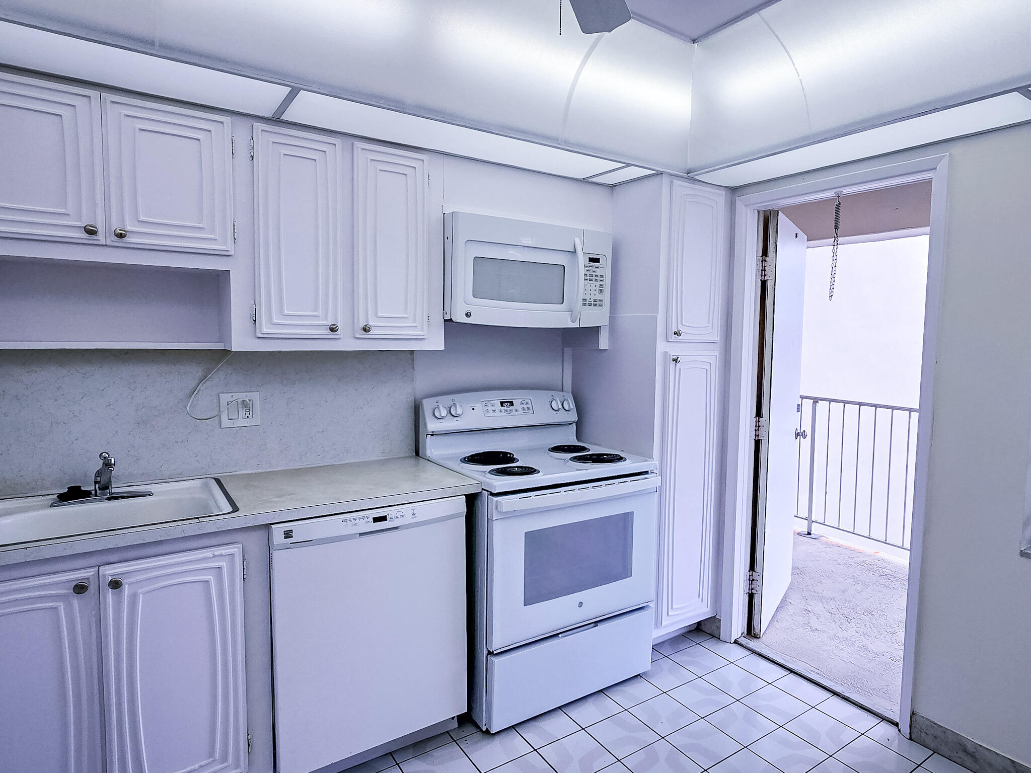 NO 27 PALM-AIRE COUNTRY CLUB - Residential