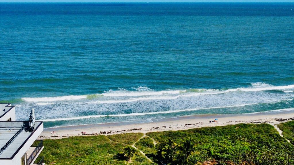 Photo of 3216 S Lakeview Circle #5202, Fort Pierce, FL 34949 (MLS # F10545837)