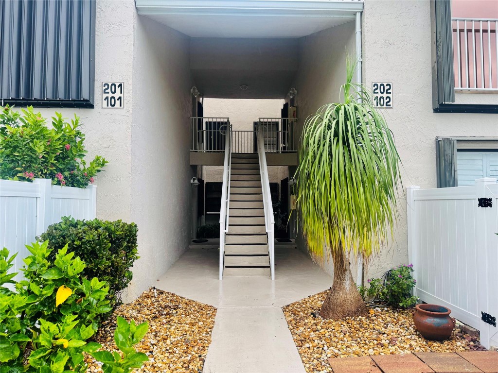 3216 S Lakeview Circle 5202