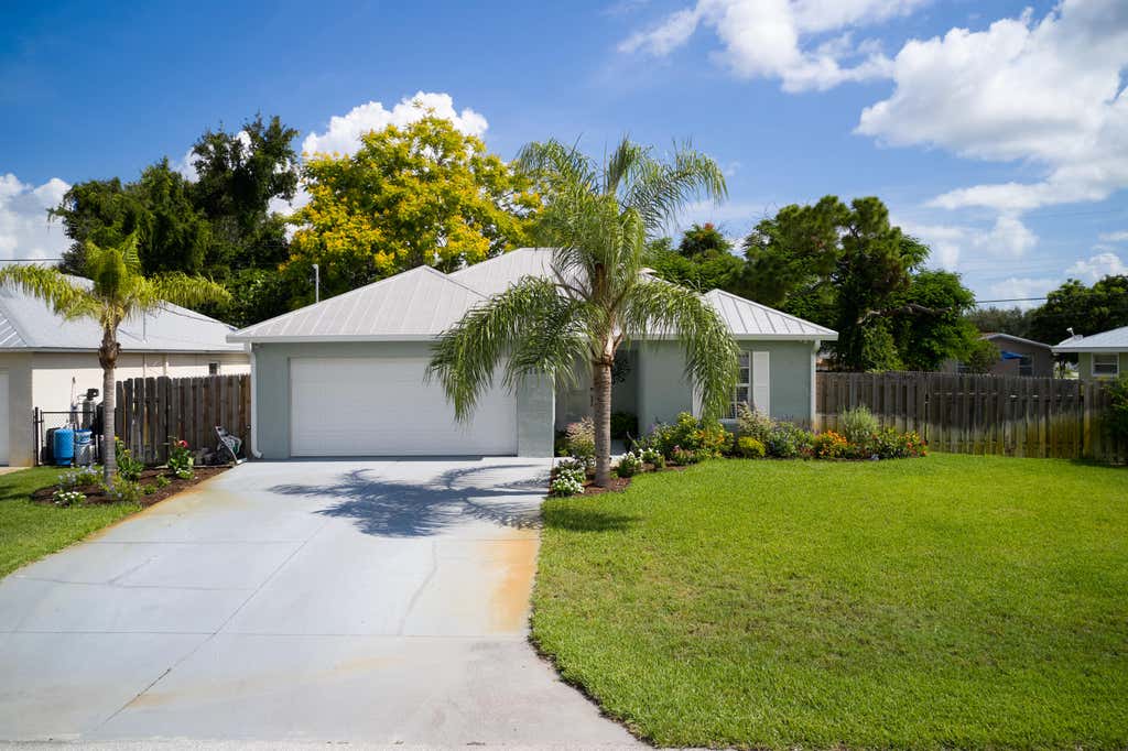 Photo of 1189 NW 15th Street, Stuart, FL 34994 (MLS # B26057021)