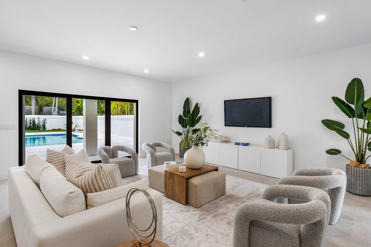 2050 Isabel Oeste Road