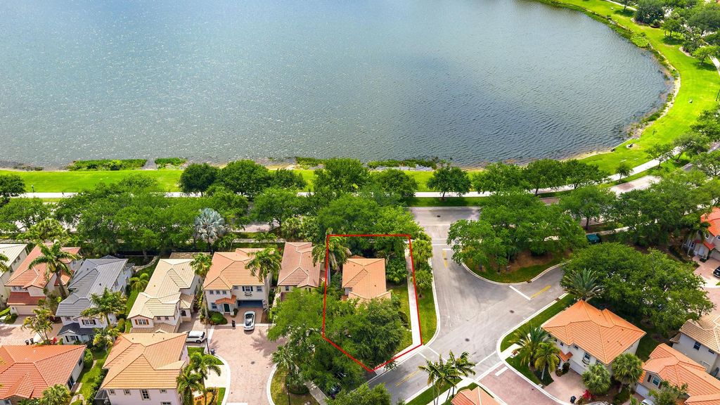Photo of 520 Tomahawk Court, Palm Beach Gardens, FL 33410 (MLS # B26016154)
