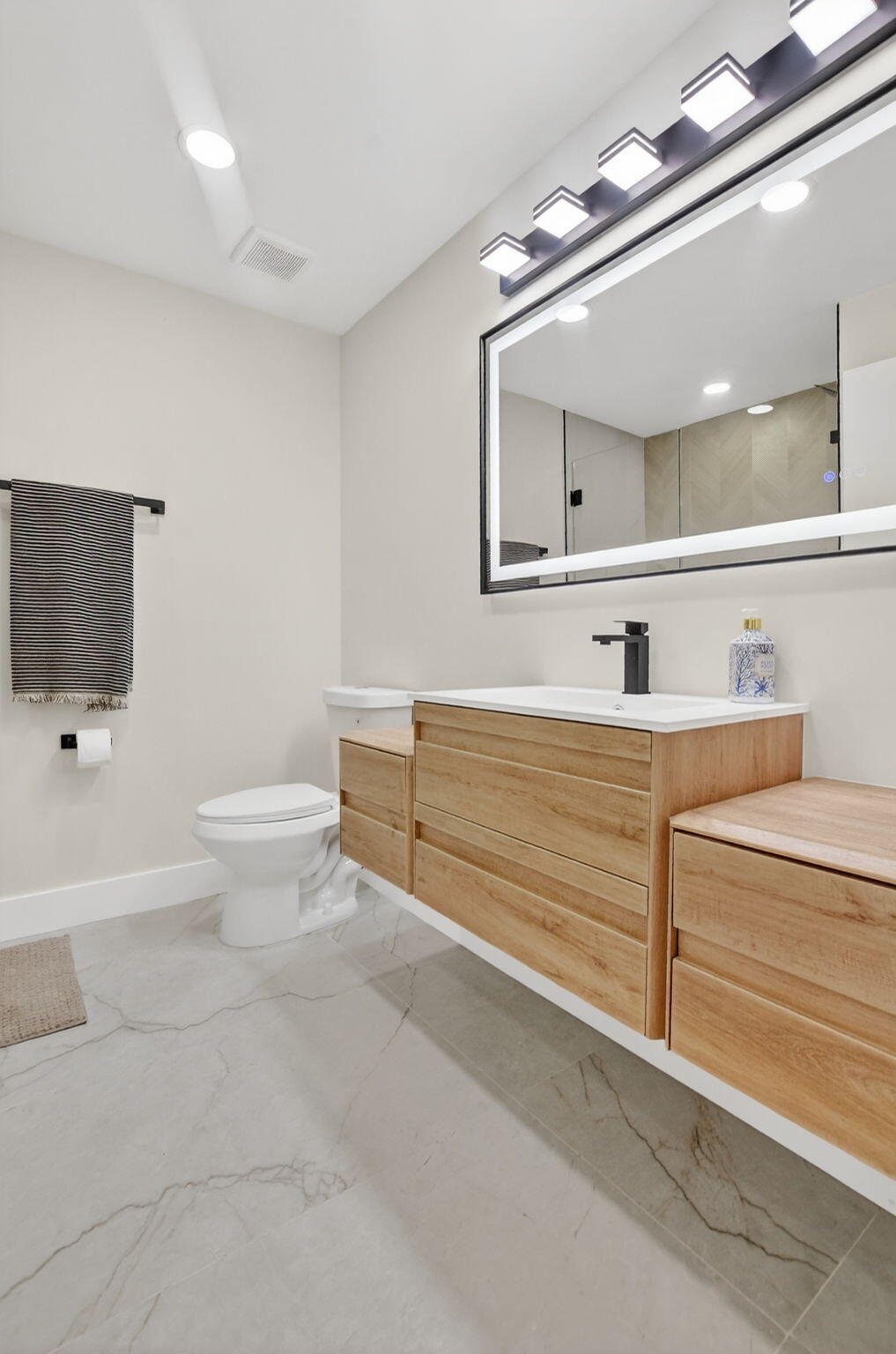 WHISPER WALK SEC C CONDO - Residential