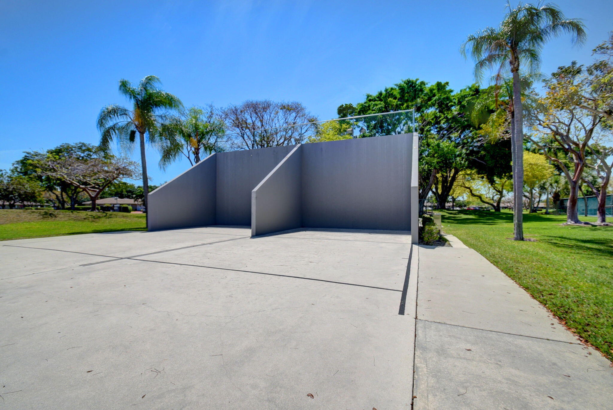 WHISPER WALK SEC C CONDO - Residential