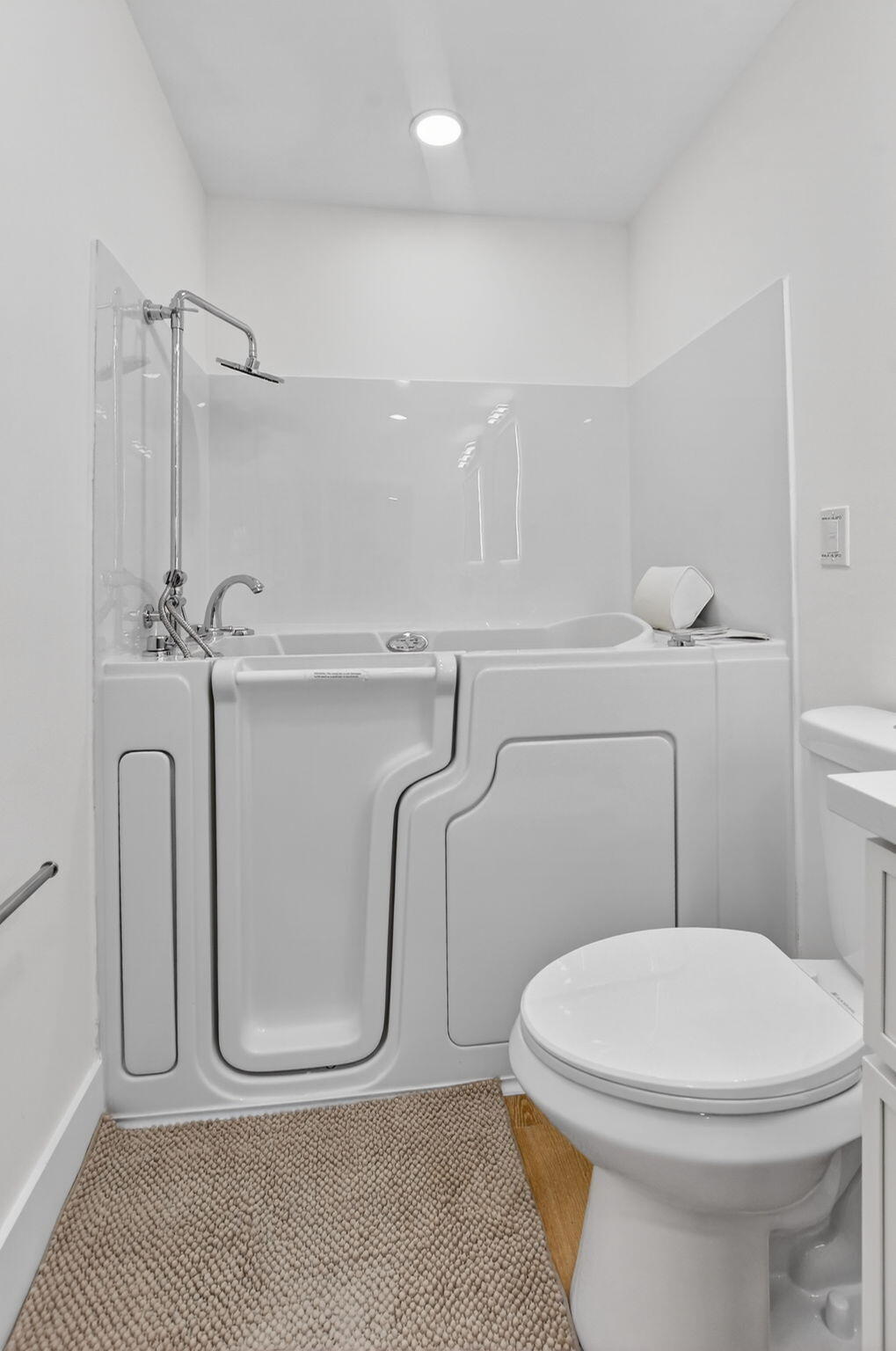 WHISPER WALK SEC C CONDO - Residential