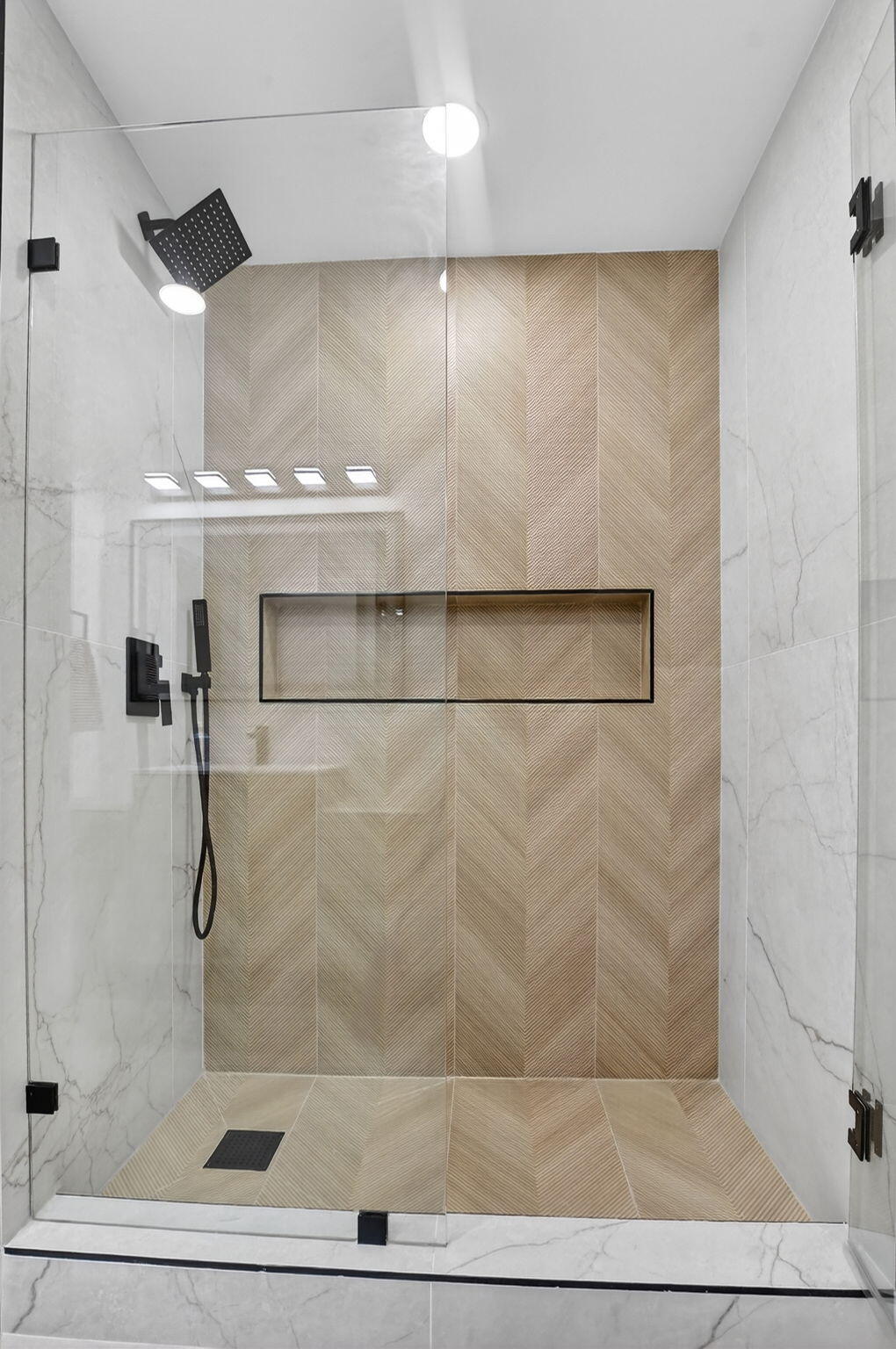 WHISPER WALK SEC C CONDO - Residential