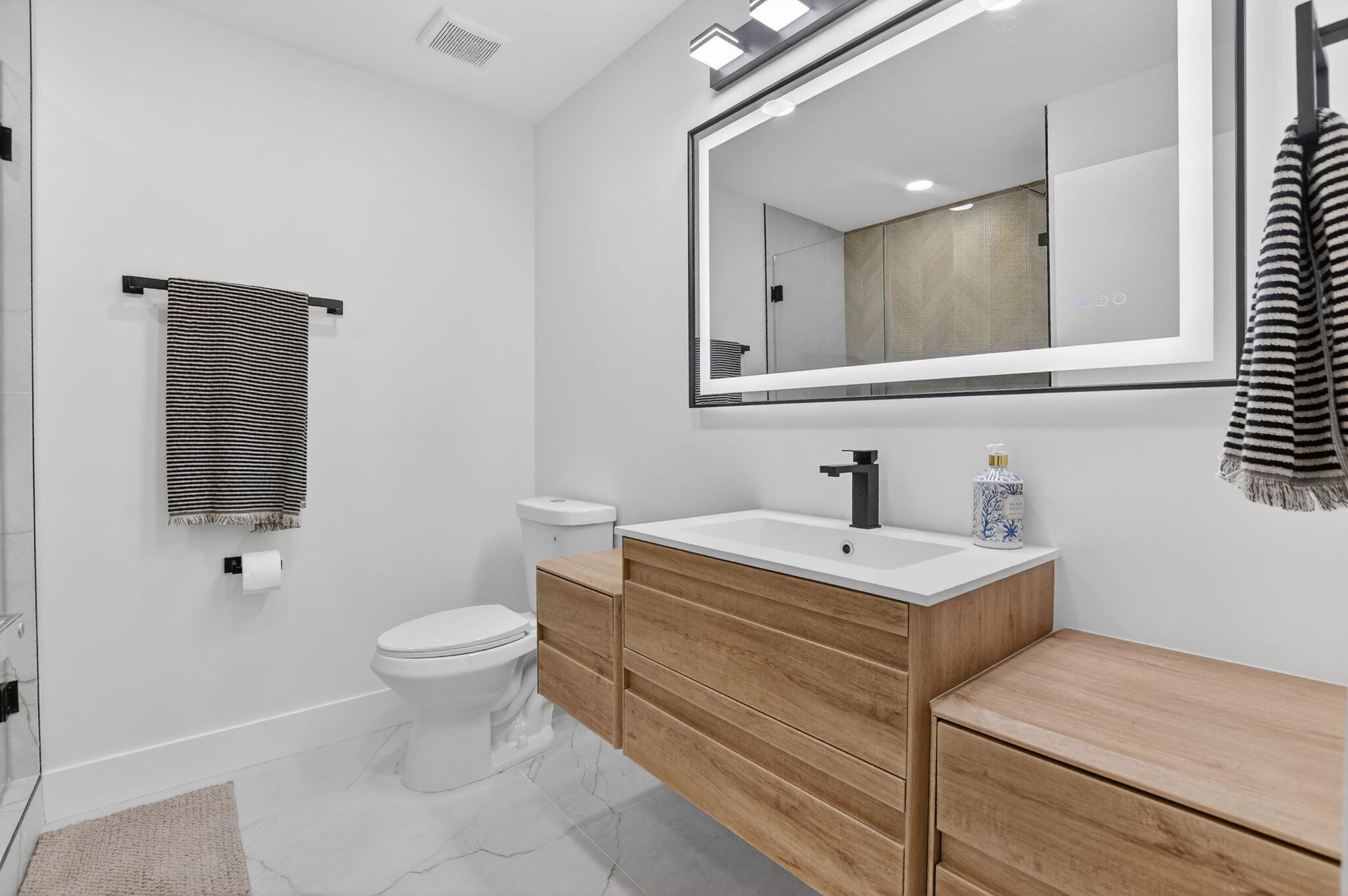 WHISPER WALK SEC C CONDO - Residential