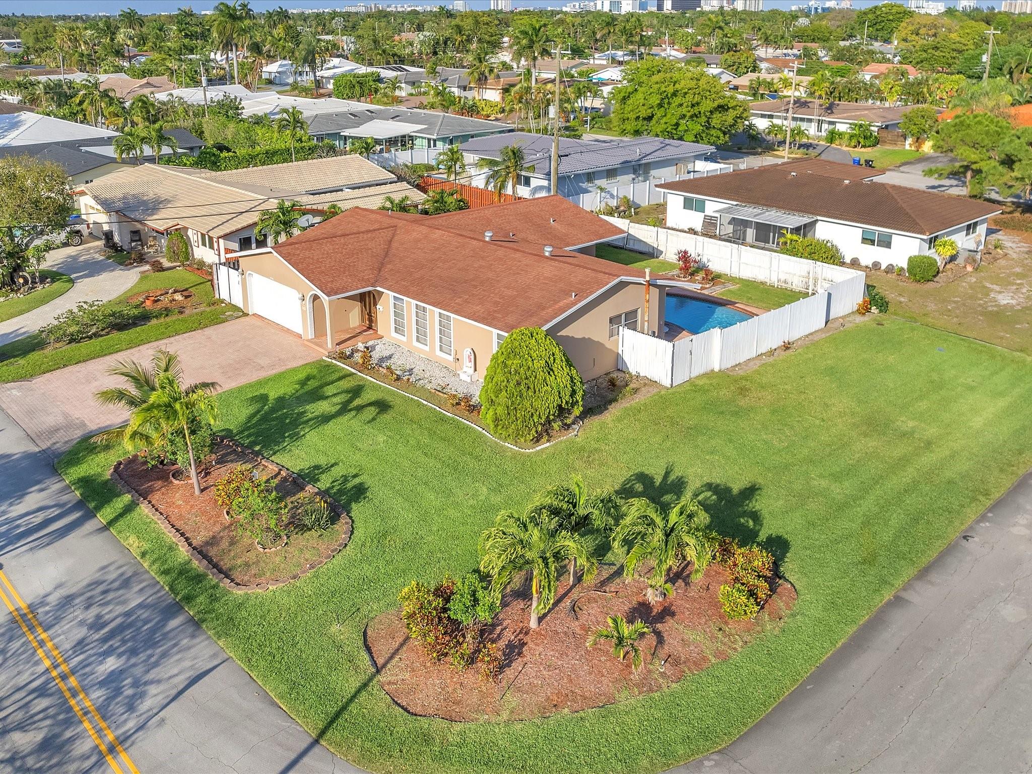 5700 NE 18th Ter, Fort Lauderdale, FL, 33308/$679,999 4 5700 NE 18th Ter