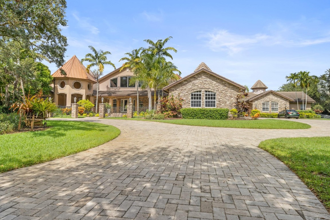 SUNSHINE RANCHES - Residential