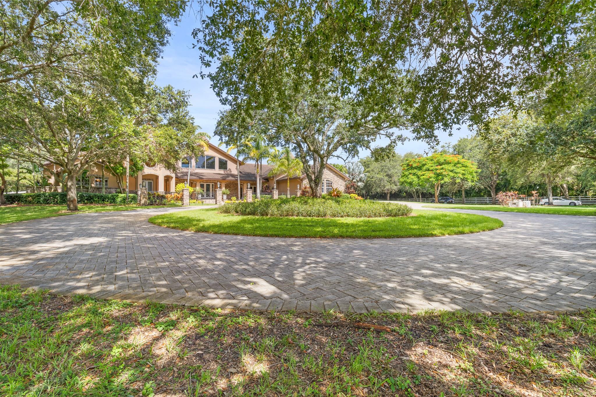 SUNSHINE RANCHES - Residential