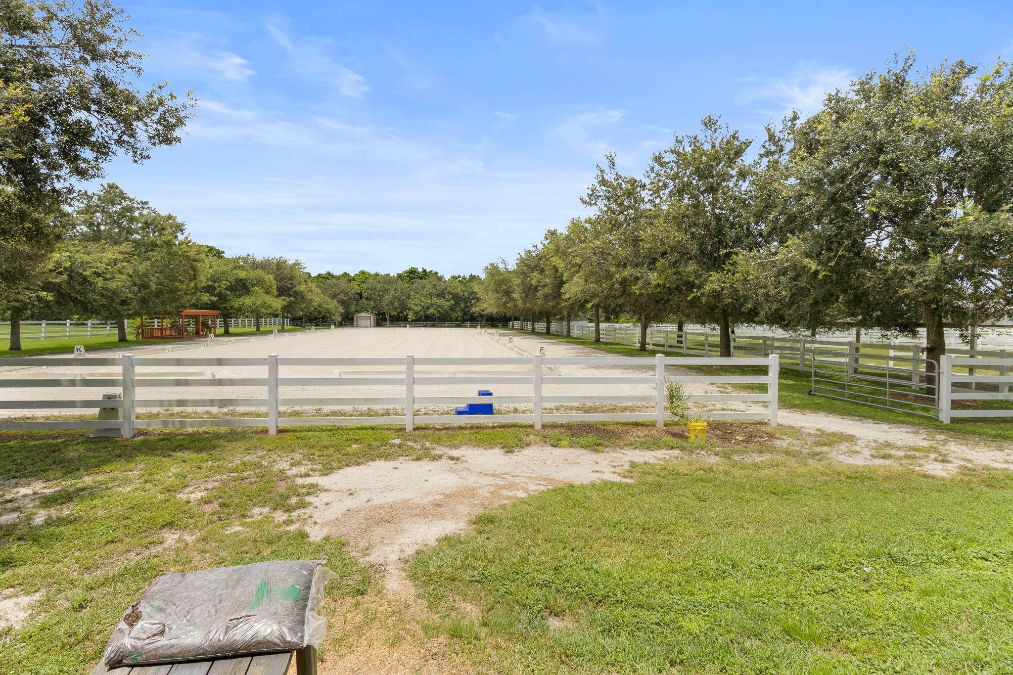 SUNSHINE RANCHES - Residential