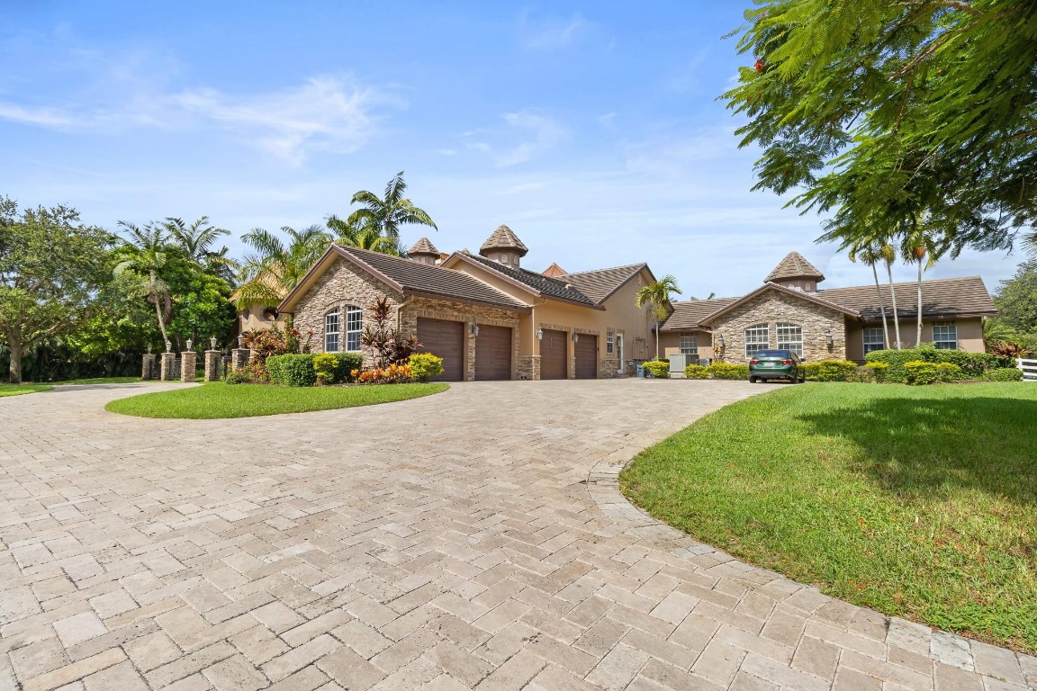 SUNSHINE RANCHES - Residential