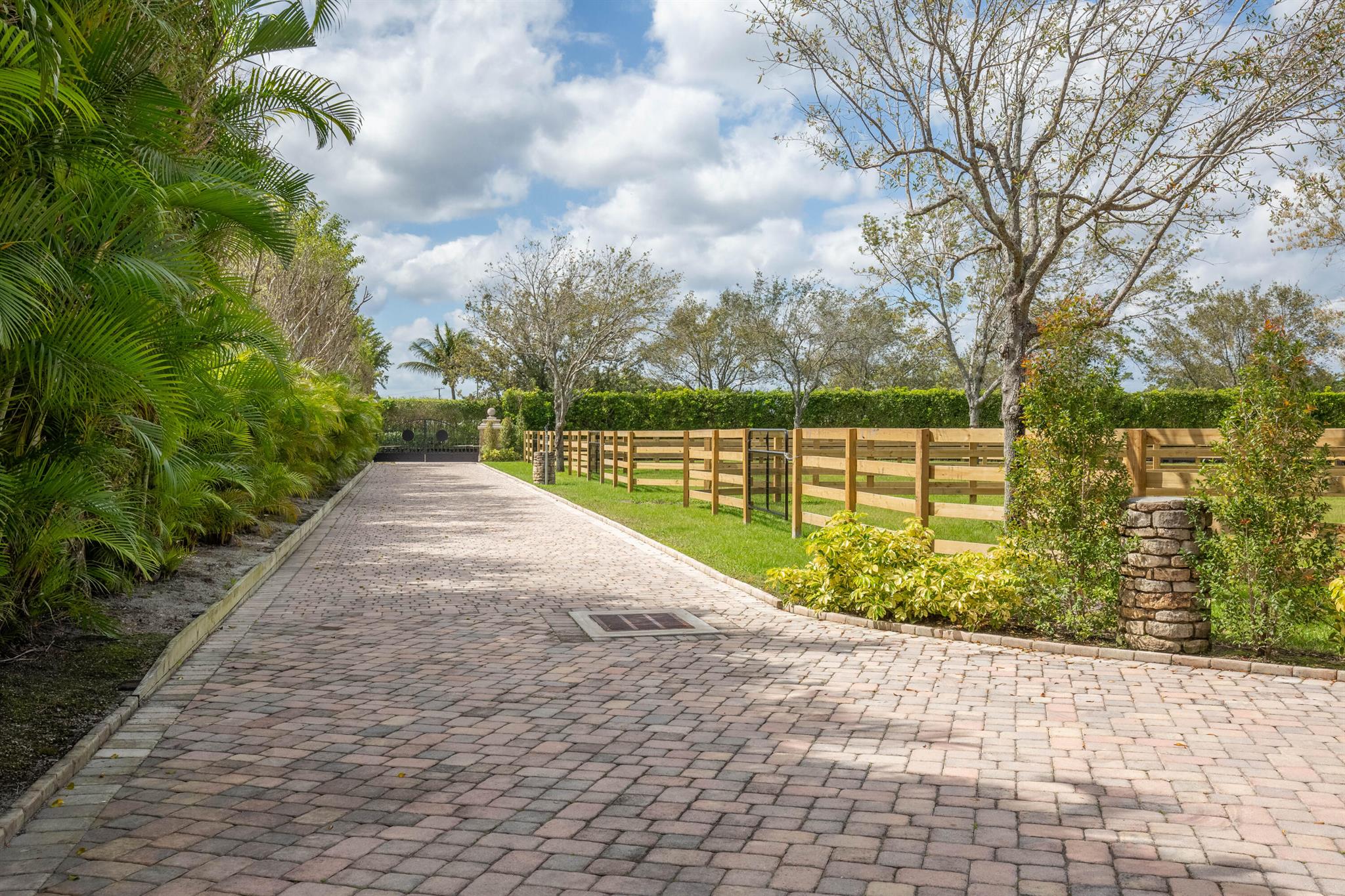 GRAND PRIX FARMS - Residential