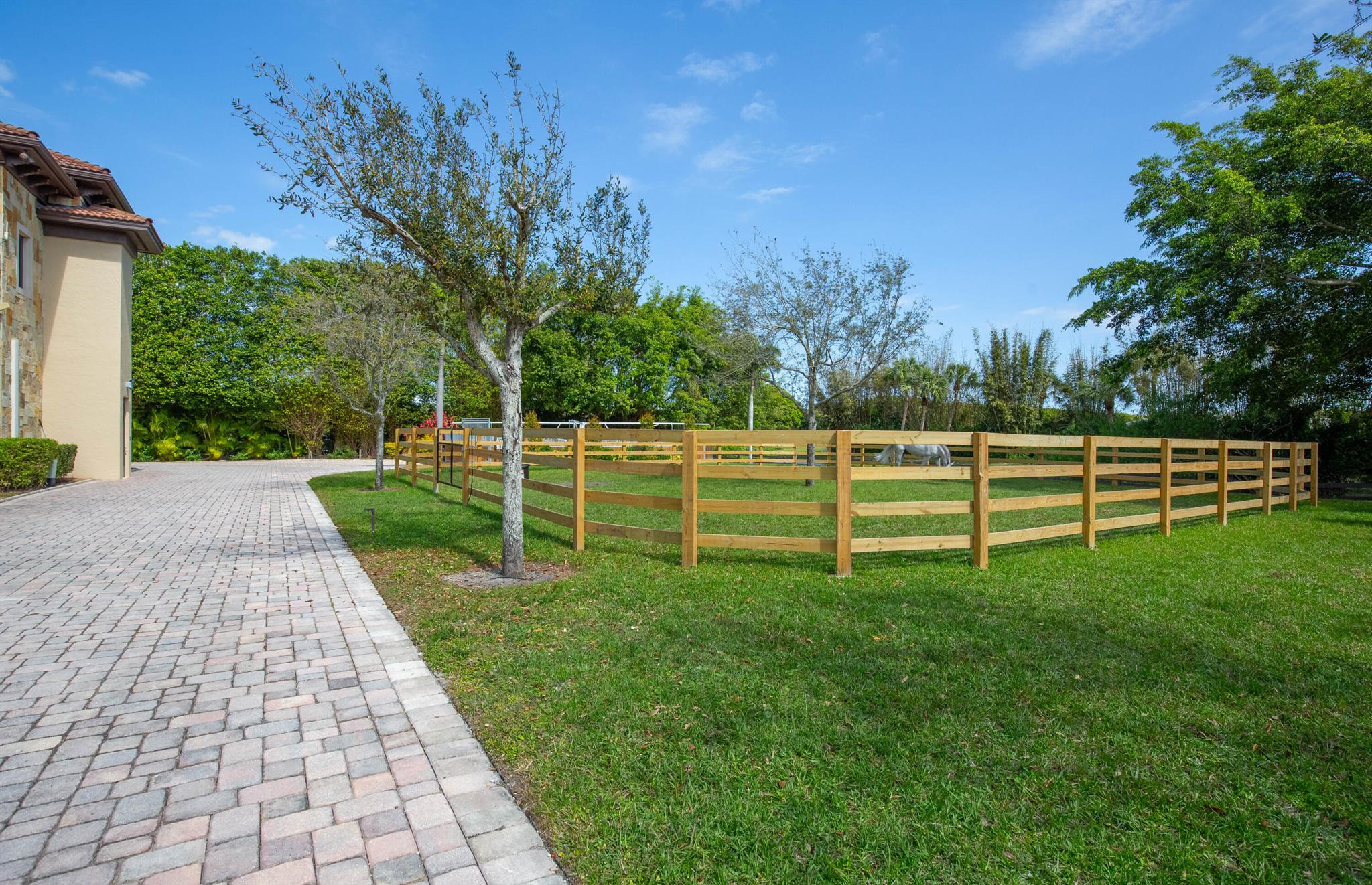 GRAND PRIX FARMS - Residential