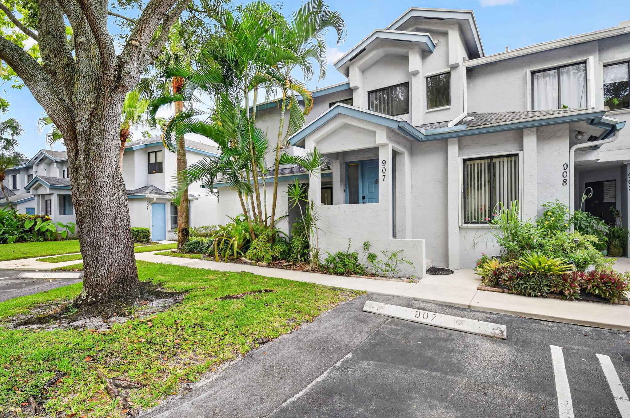 Properties 907 Harbour Pointe Way