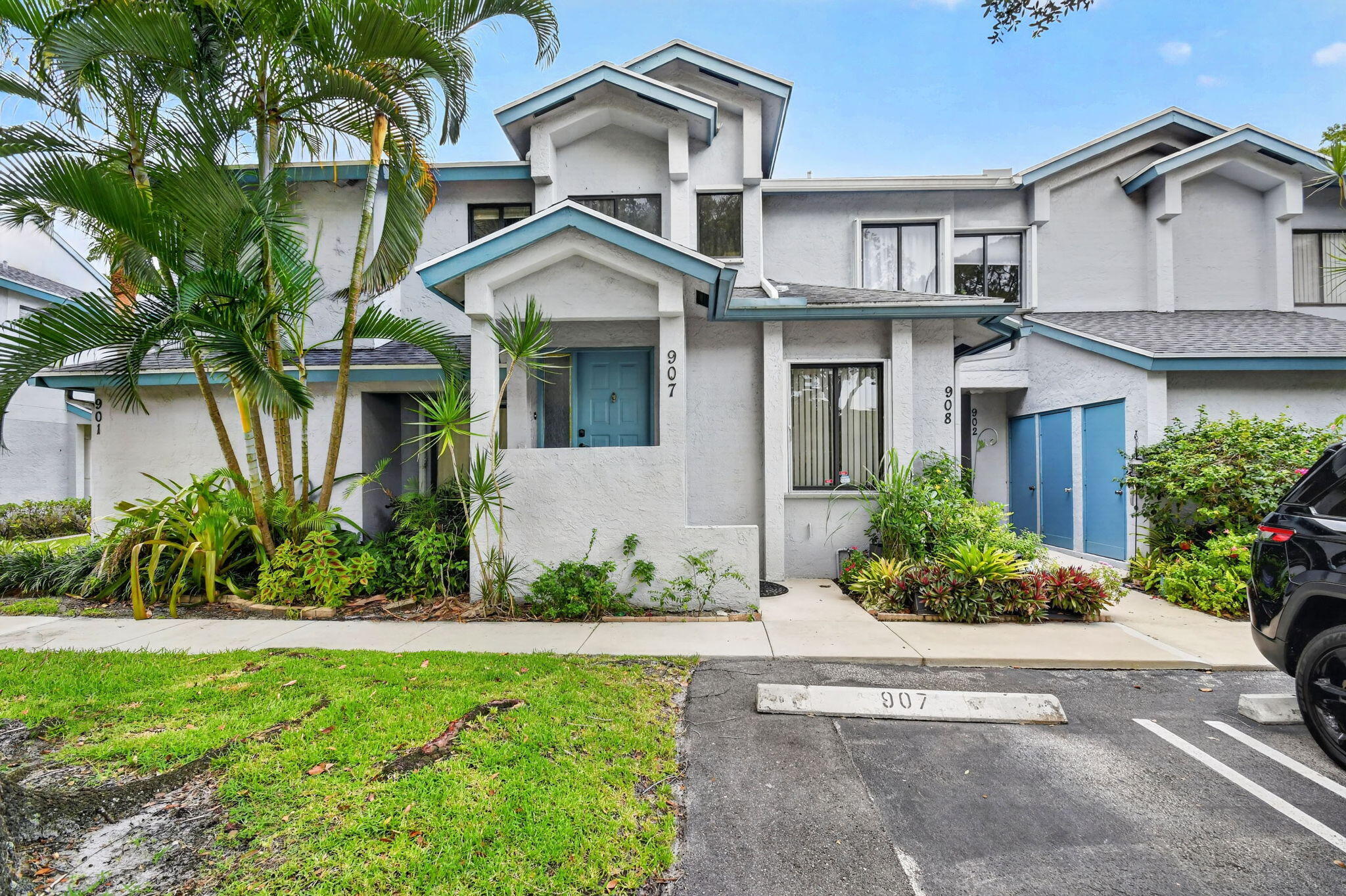 907 Harbour Pointe Way, Greenacres FL 33413