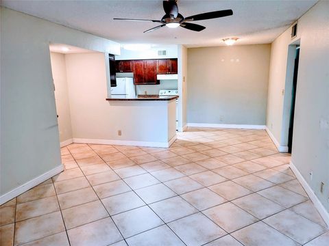 Condominium in Davie FL 2796 University Dr Dr 5.jpg