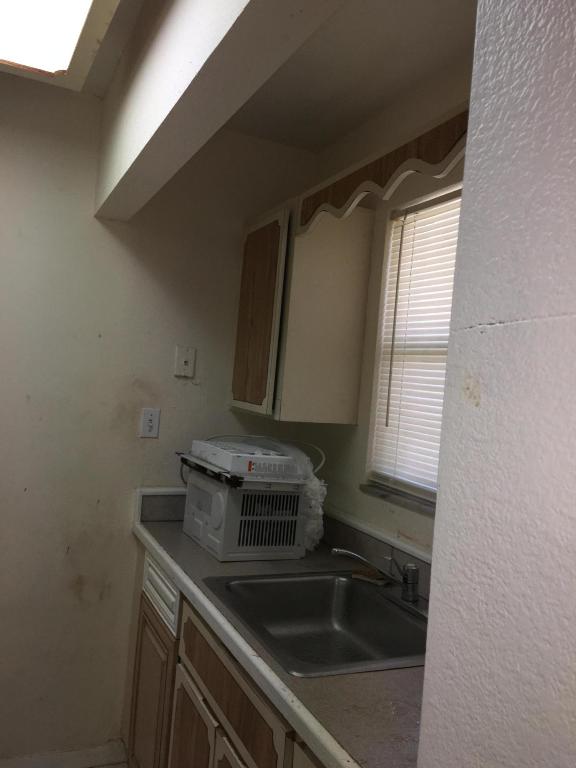 RIVER PARK UNIT 5 - Residential Lease