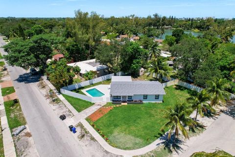 1895 NE 154th Street North Miami Beach FL 33162